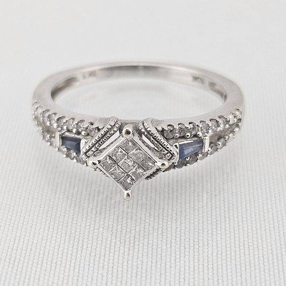 10k White Gold Engagement/Promise Ring with Natural Diamonds & Sapphire - Picture 2 of 9